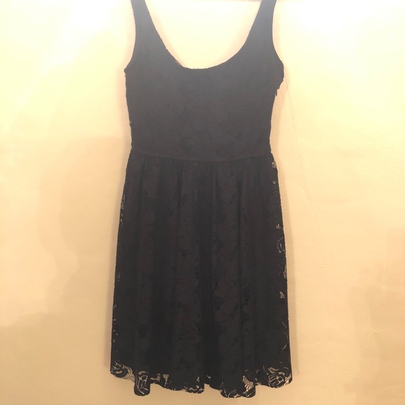 Shop the look! ZARA Cute Lacey little black dress - Picture 3 of 8